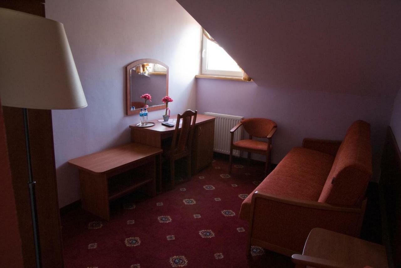 Bed and Breakfast Dwor Dluzniewo Exteriér fotografie