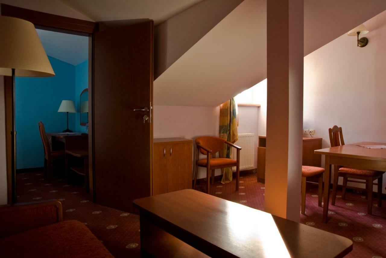 Bed and Breakfast Dwor Dluzniewo Exteriér fotografie