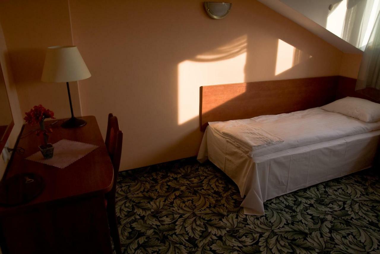 Bed and Breakfast Dwor Dluzniewo Exteriér fotografie