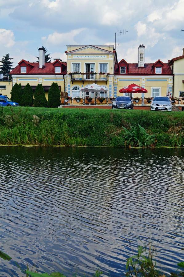 Bed and Breakfast Dwor Dluzniewo Exteriér fotografie