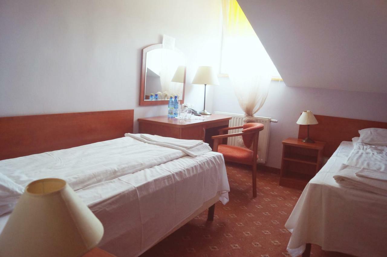 Bed and Breakfast Dwor Dluzniewo Exteriér fotografie